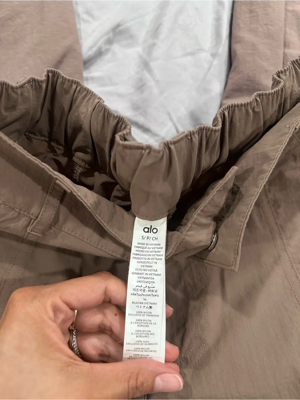 ALO Yoga Wide-Leg Cargo Pants in Mauve Taupe